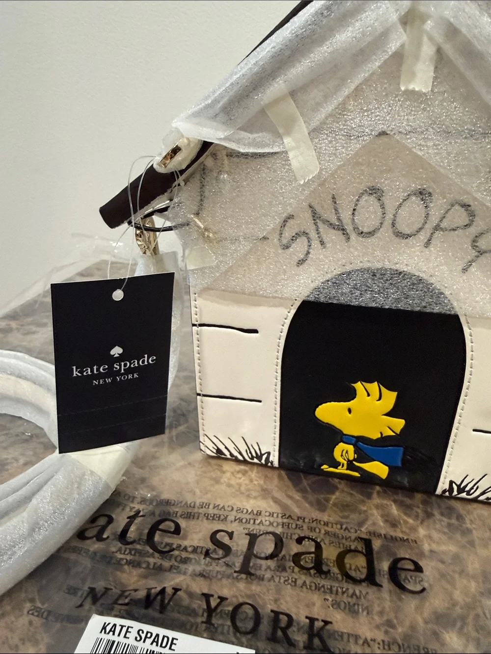 NWT Peanuts X Kate Spade NY Snoopy 3D Dog House Crossbody - Picture 3 of 9